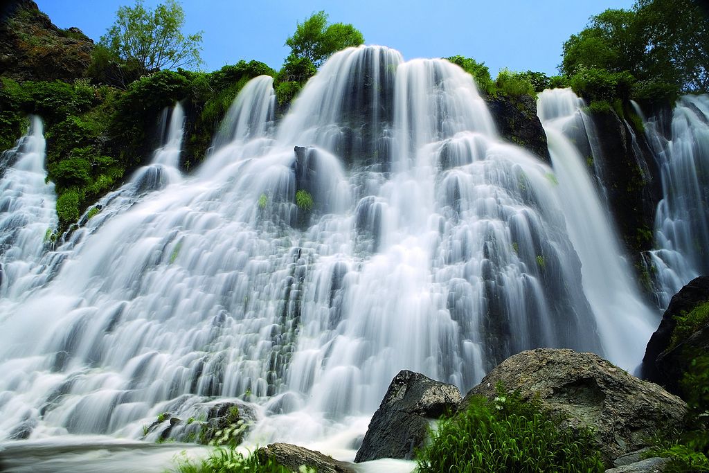 Tallest Waterfalls In The U.S. To Visit This Summer